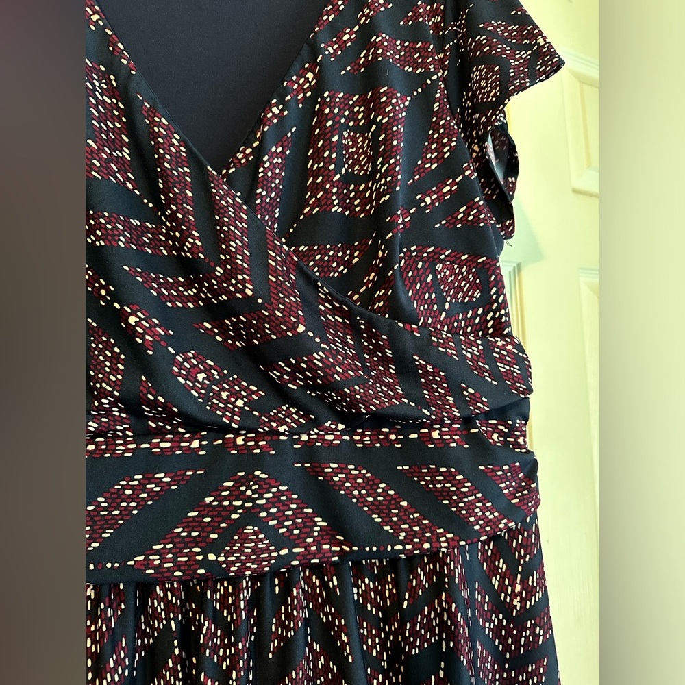 👗 Navy, Red & Off-White Faux Wrap Dress – Size 20 – Flattering & Chic! - Picture 2 of 4